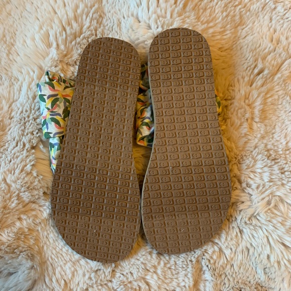 NWT Sanuk sandals - Picture 2 of 4